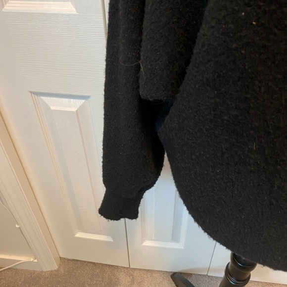 Guess Women’s Size M sweater - Picture 5 of 5